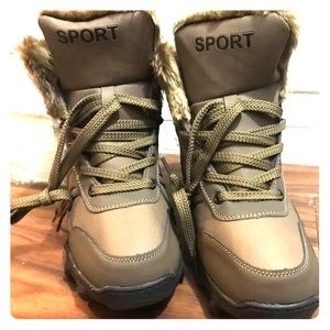 UBFEN warm winter snow boots. Size M 7.5 Brown